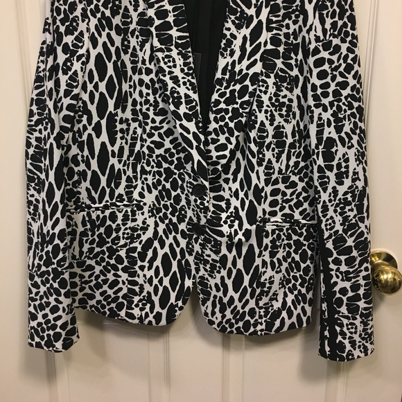 Blazer - Picture 2 of 2